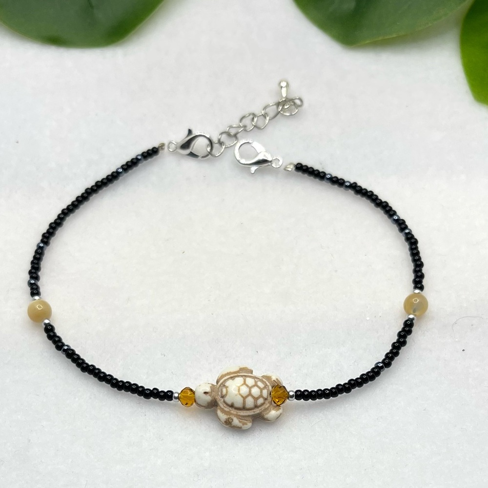 Mother of Pearl Beads and Magnesite Sea Turtle Anklet - Beach Anklet ( 9” long)